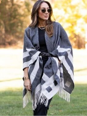Walter Baker Gray and White Geometric Fringe Wrap NWT